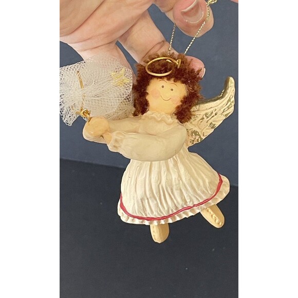 Kurt Adler Angel with Halo Holding Net Resin Ornament - Picture 2 of 6